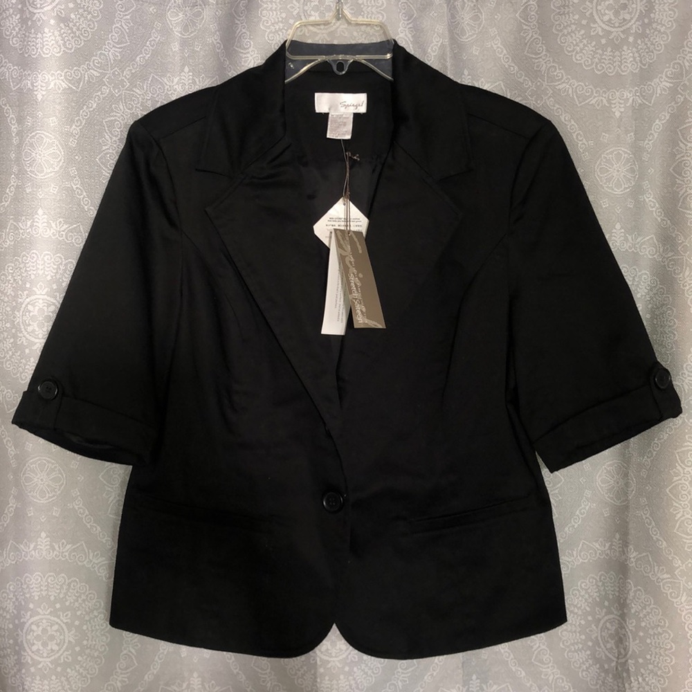 NWT Spiegel black, single breasted, two button, half sleeve jacket. Size 14.